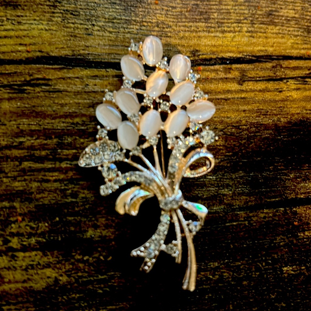 Beautiful Rose Gold Rhinestone Brooch.